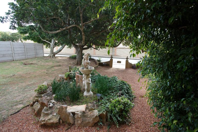 5 Bedroom Property for Sale in Mossel Bay Central Western Cape